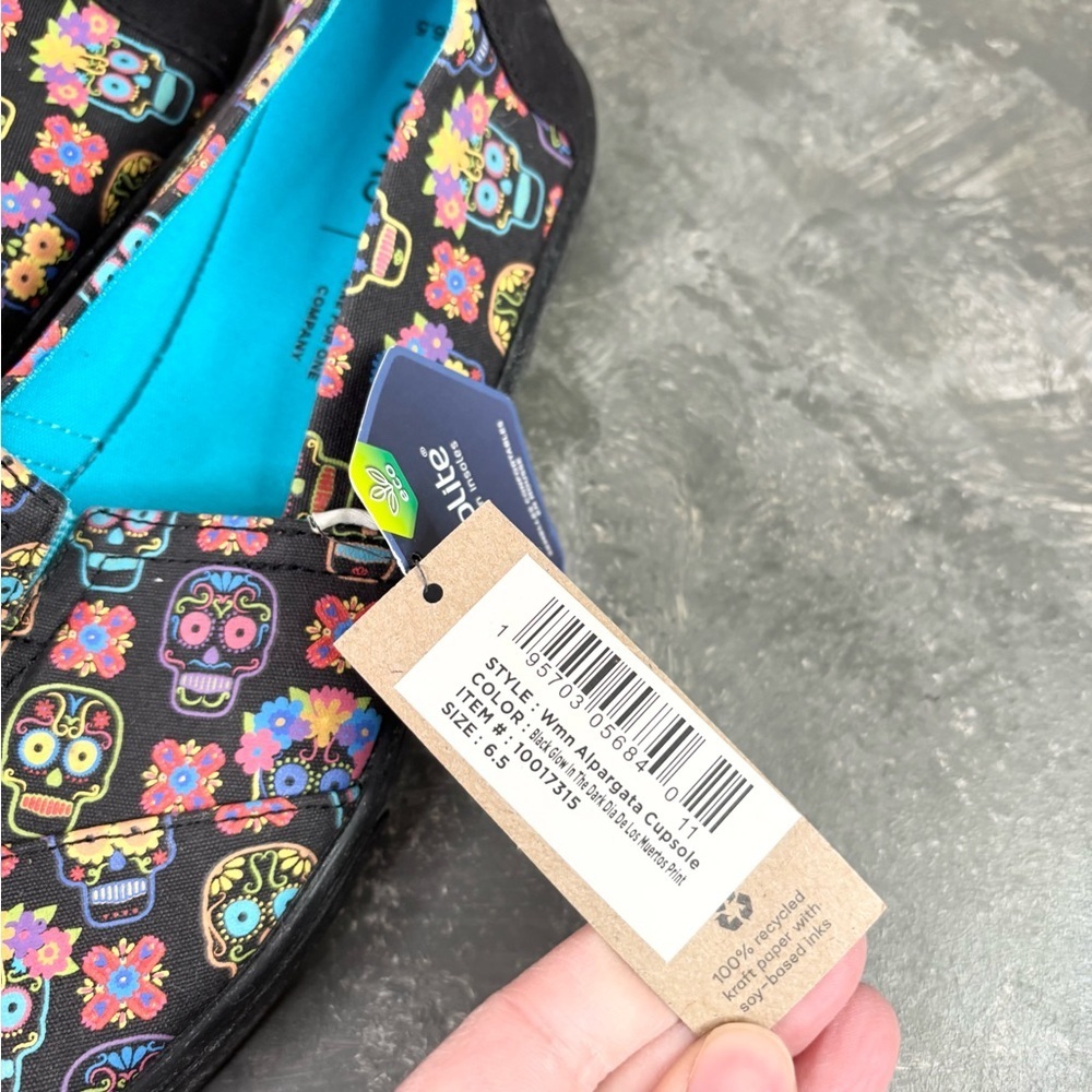 Toms Women's Alpargata Dia De Los Muertos 6.5 Glow In Dark Halloween shoes - Picture 3 of 5